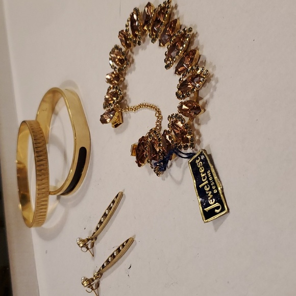 Jewelry bundle - Picture 2 of 4